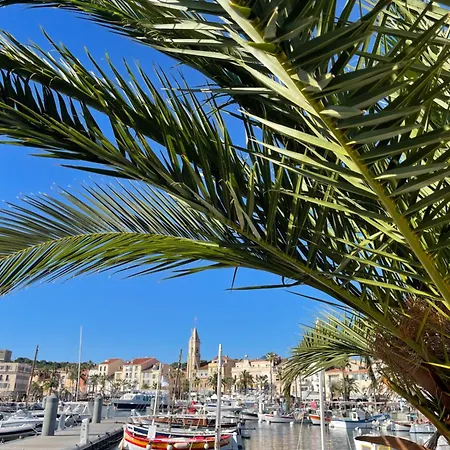 De Chloe - Cosy Avec Clim, Terrasse & Parking Prive, Apartment Sanary-sur-Mer